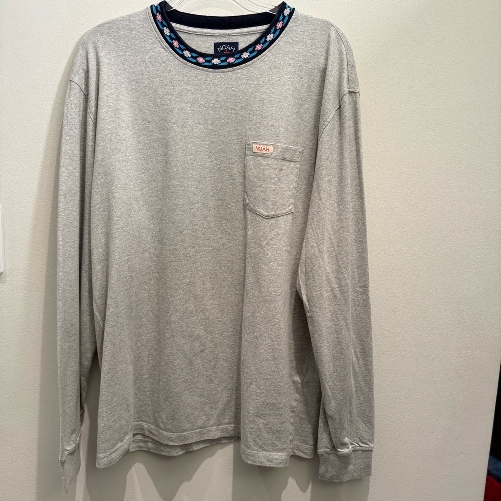 Noah NYC Gray Top with Vibrant Floral Trim Size XXL